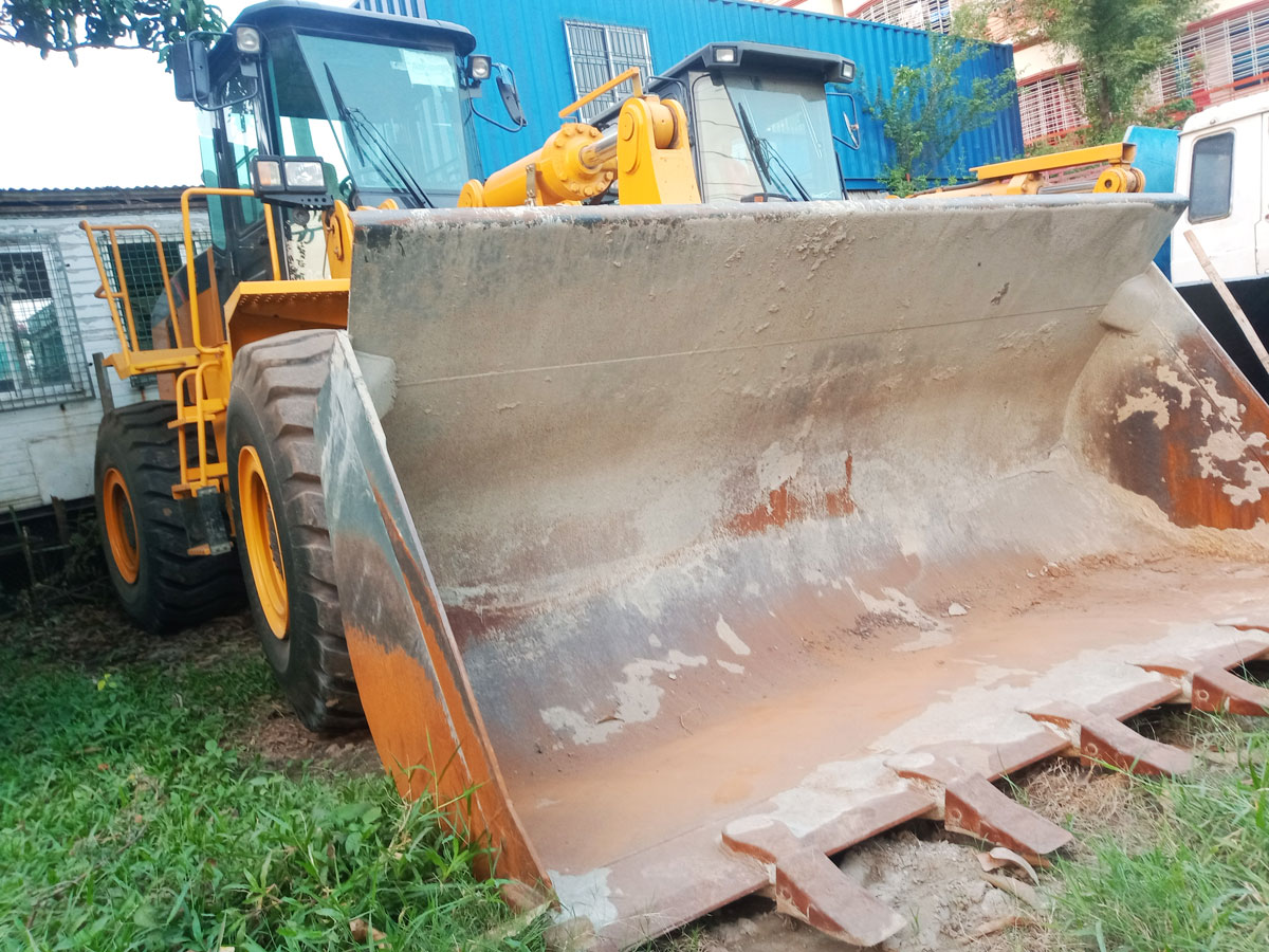 heavy road construction equipment luigong payloader in bd