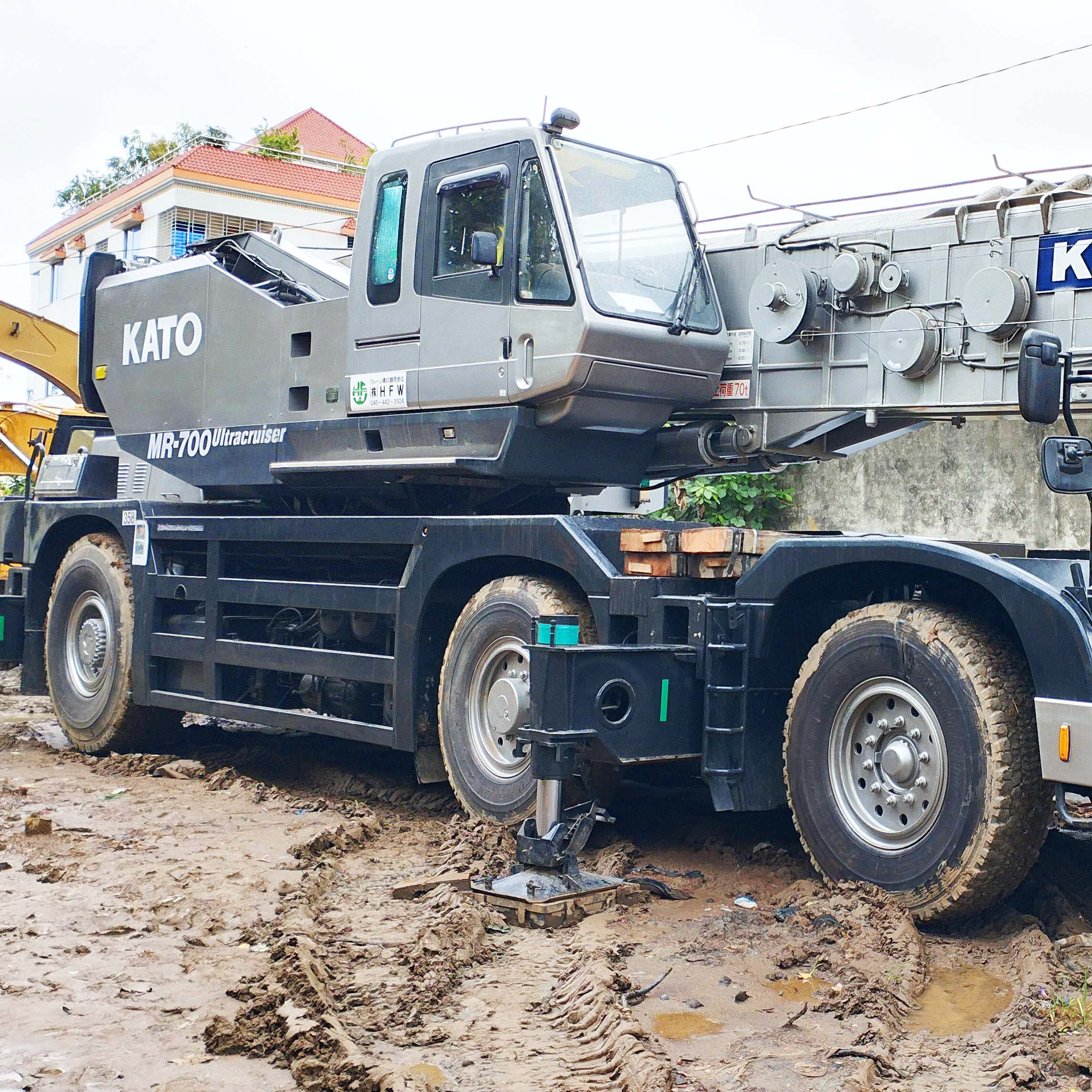 heavy construction equipment rt crane rental service in bd
