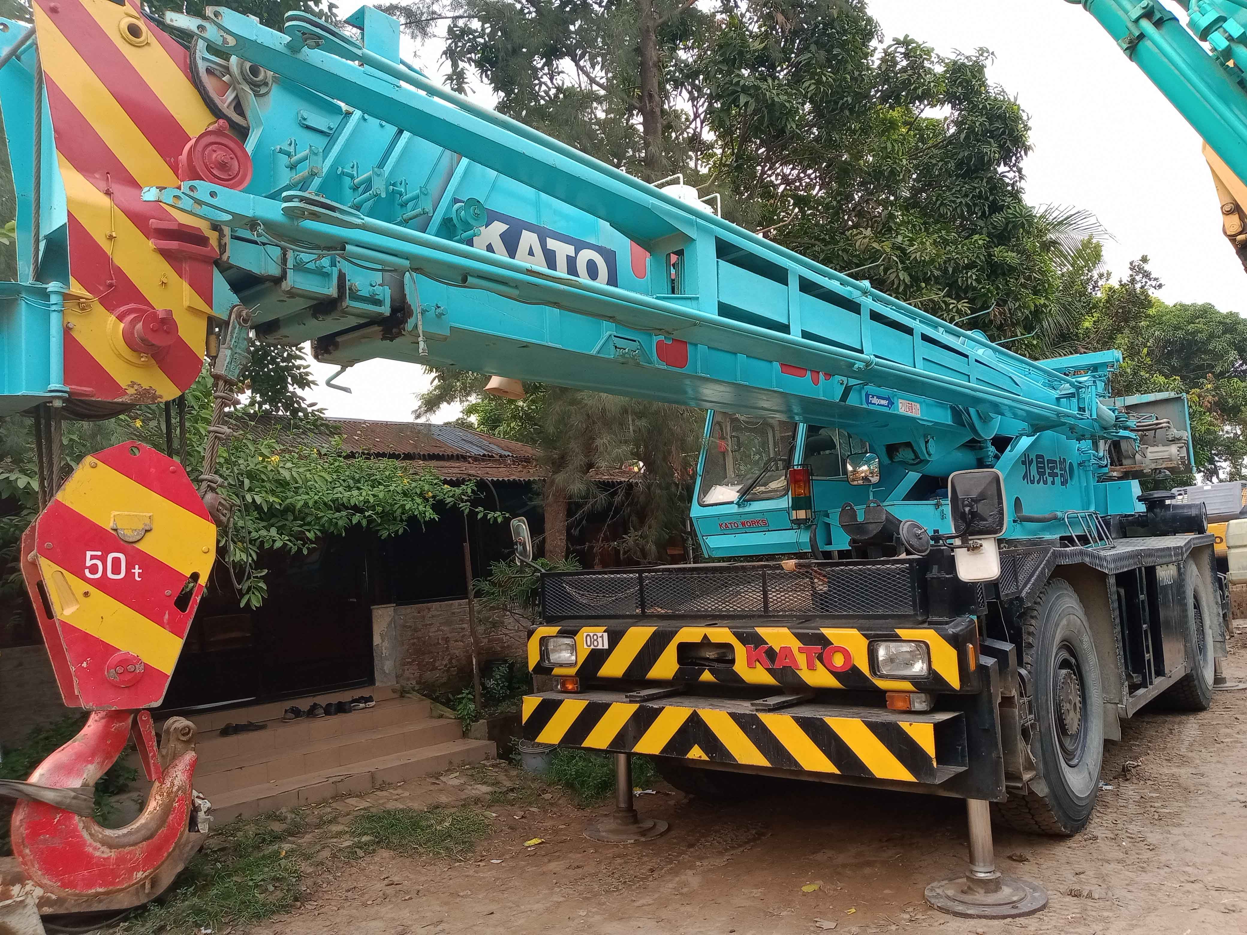 heavy equipment kato 5ton rt crane in bd